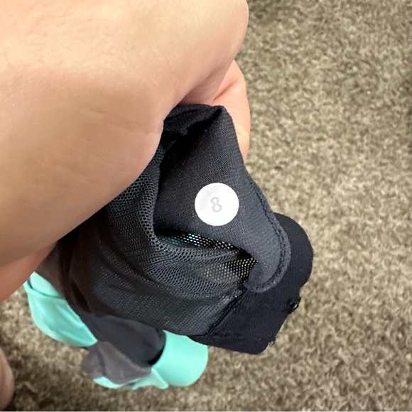 Lululemon tank top built in bra size 8 - Picture 7 of 8